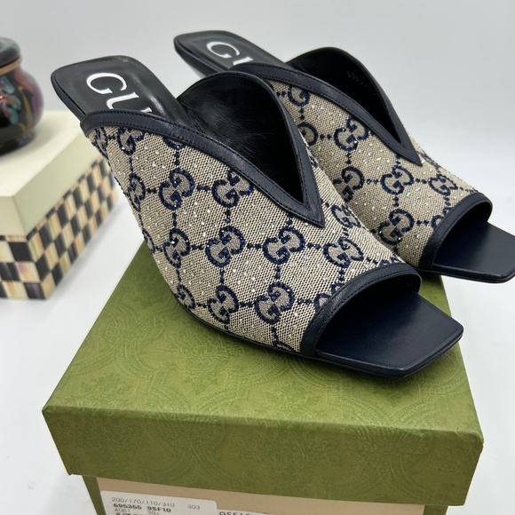 Women’s Gucci GG canvas crystal embellished sandals size 39.5 made in Italy - Picture 1 of 14